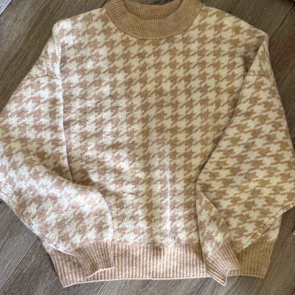 H&M Houndstooth Patterned Beige Sweater EUC Sz L